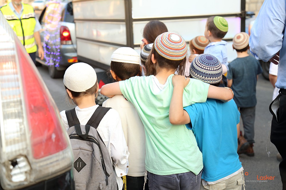 12 בעולם אחר.jpg