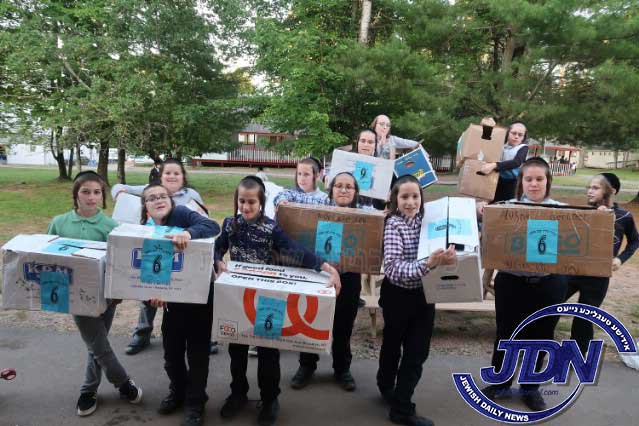 12 Kids from Camp Kehilas Yakov Pupa arriving for their first day in Cam... (1).jpg