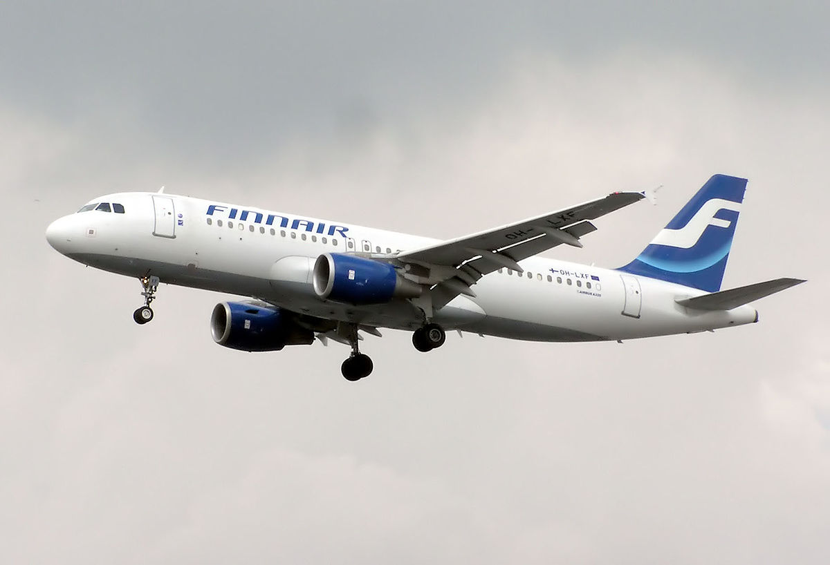 1200px-Finnair.a320-200.oh-lxf.arp.jpg