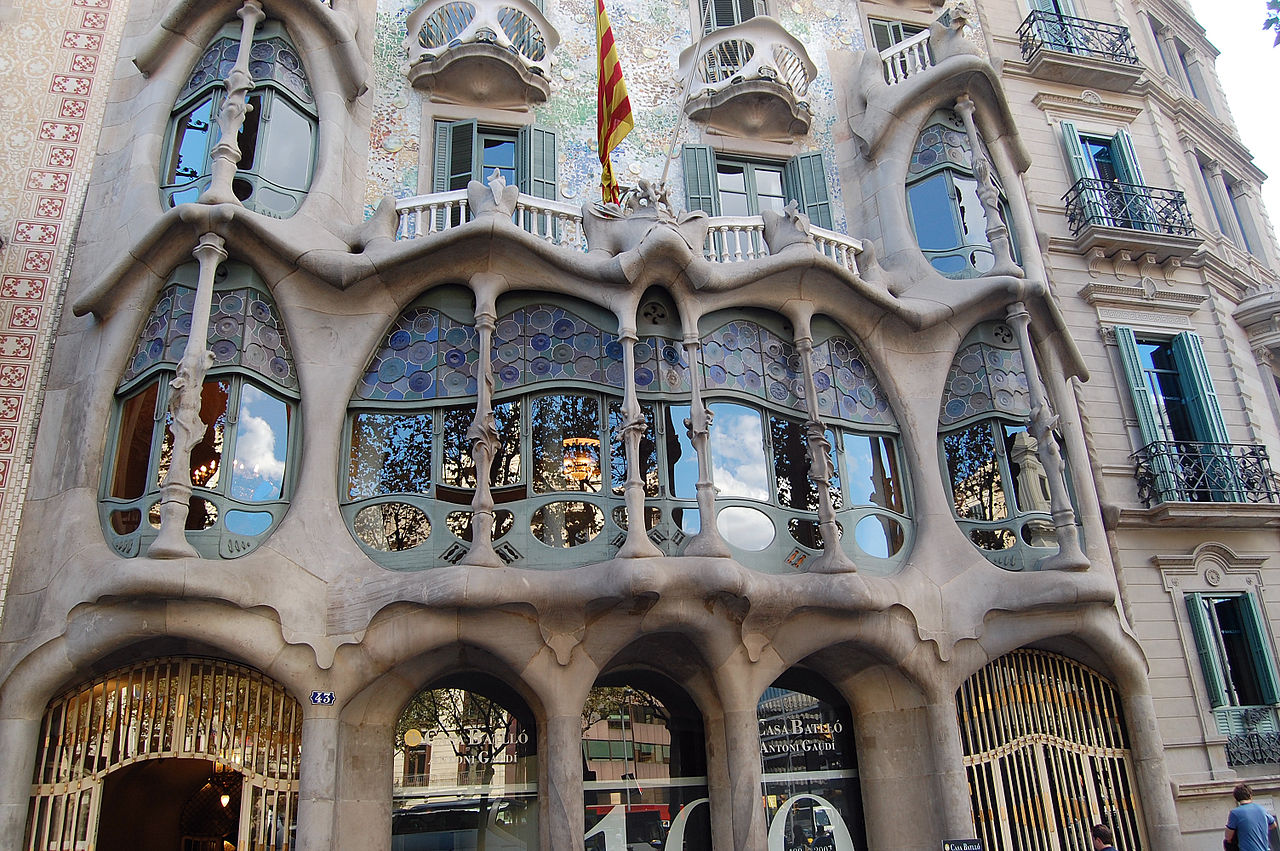 1280px-CasaBatllo_0056.jpg