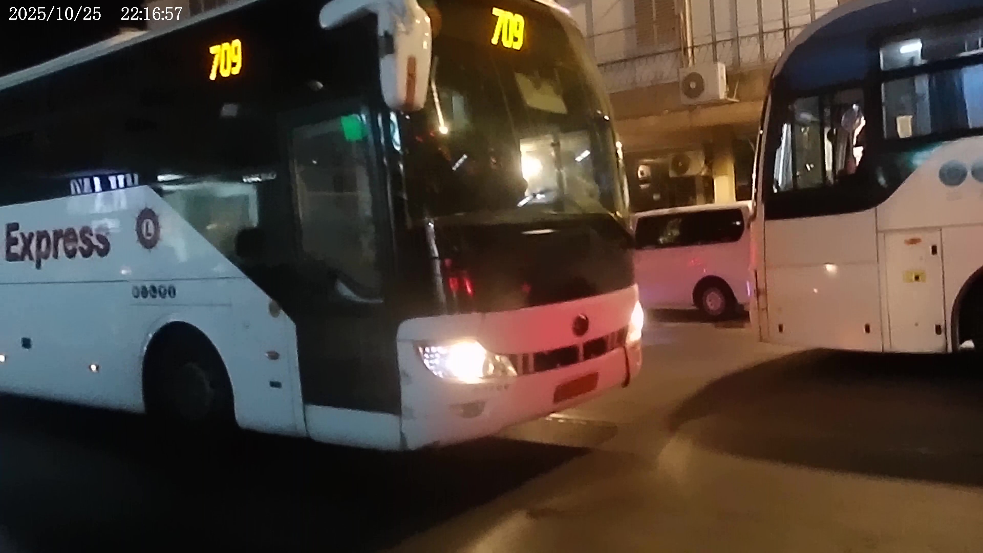 20251025221655 - frame at 0m1s.jpg