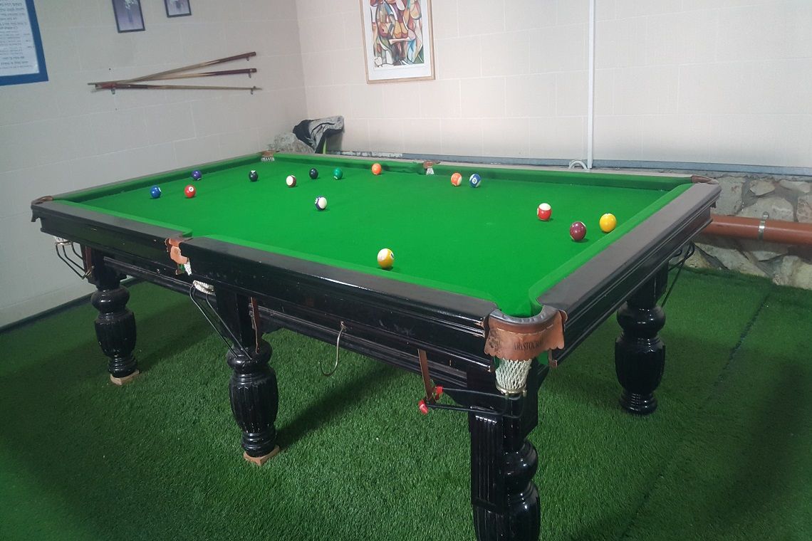 3שולחן סנוקר.jpg