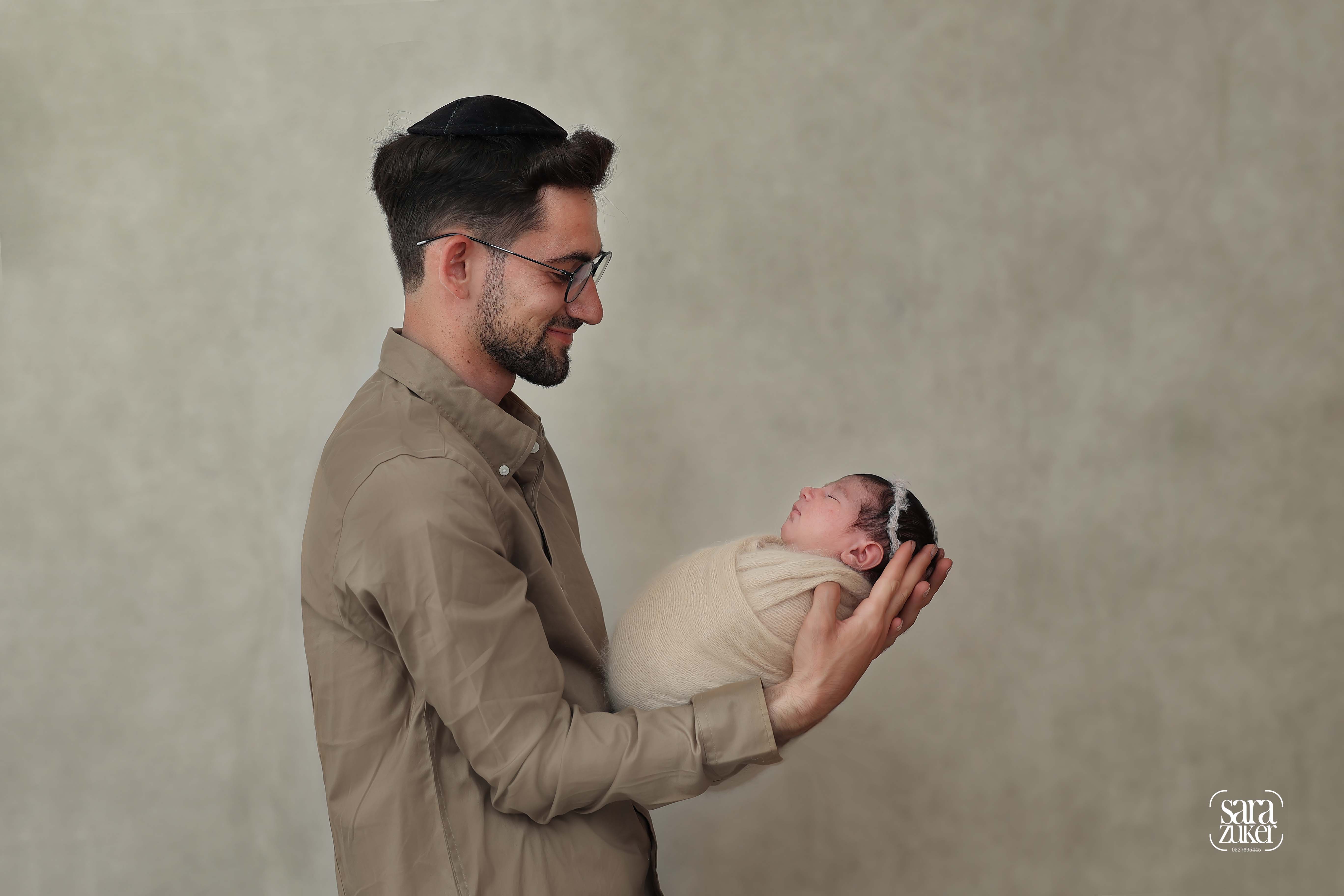 3K7A4265 לוגו.jpg