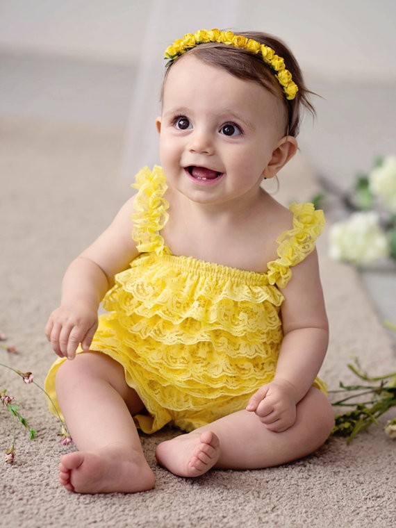 67 סרבל תחרה לניו בורן צהוב (מידה 3 חד').jpg