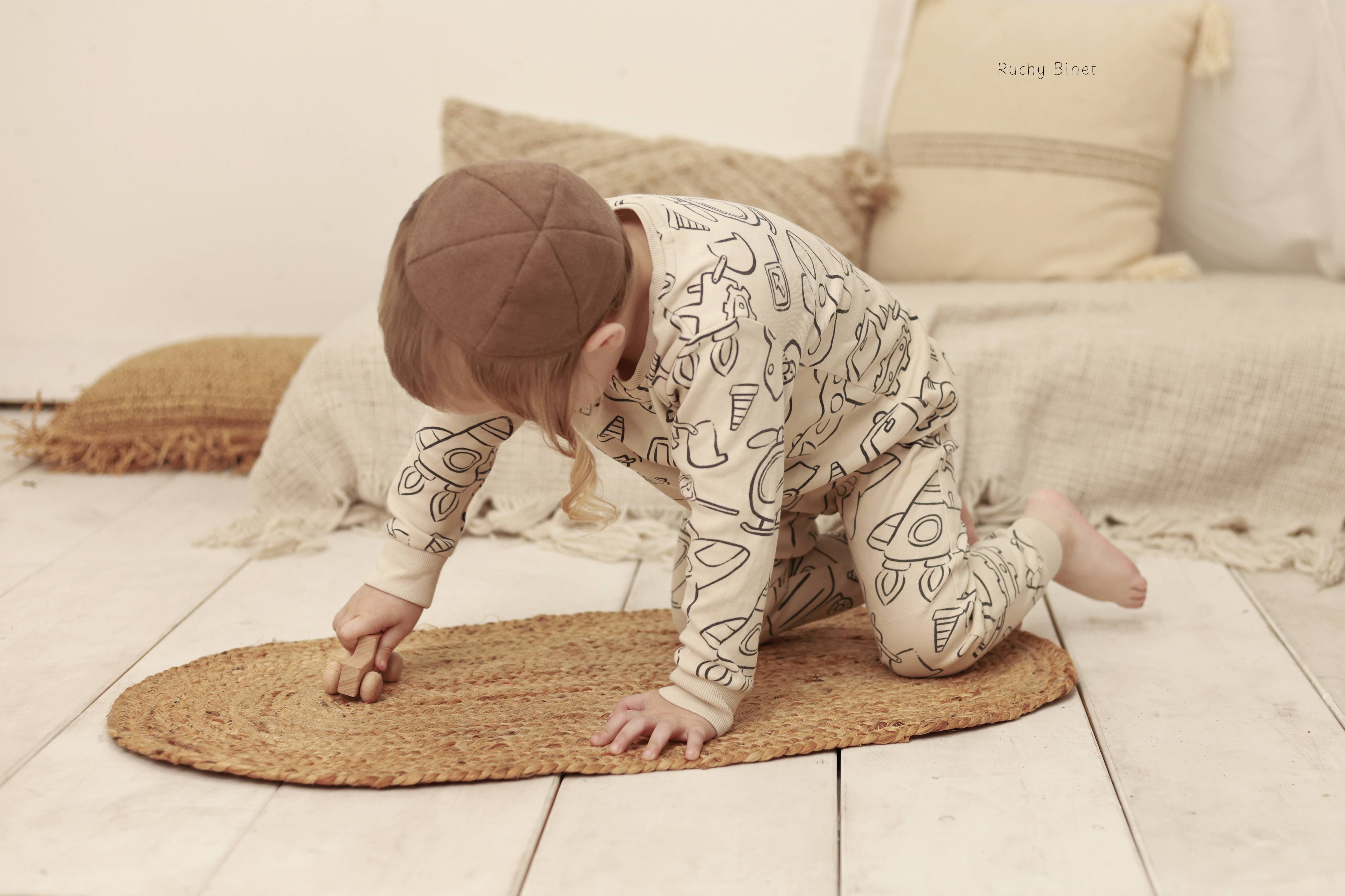 6D0A9044 copy חתימה.jpg