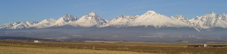 750px-Panorama_High_Tatras_from_Poprad.jpg