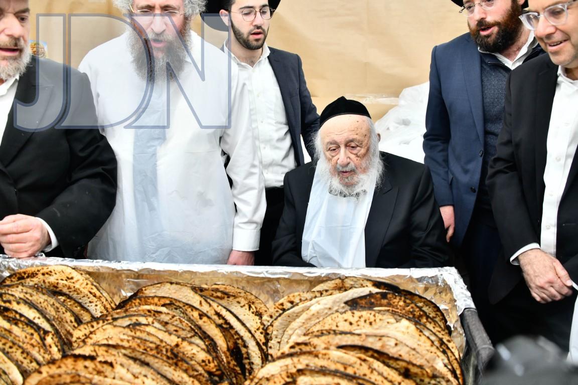 9בבדיקת המצות.jpg