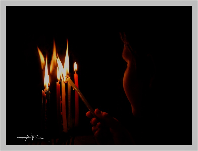 _DSC0007_800_הרחבההה_ליאור_מדליק_נר_חנוכה (1).jpg