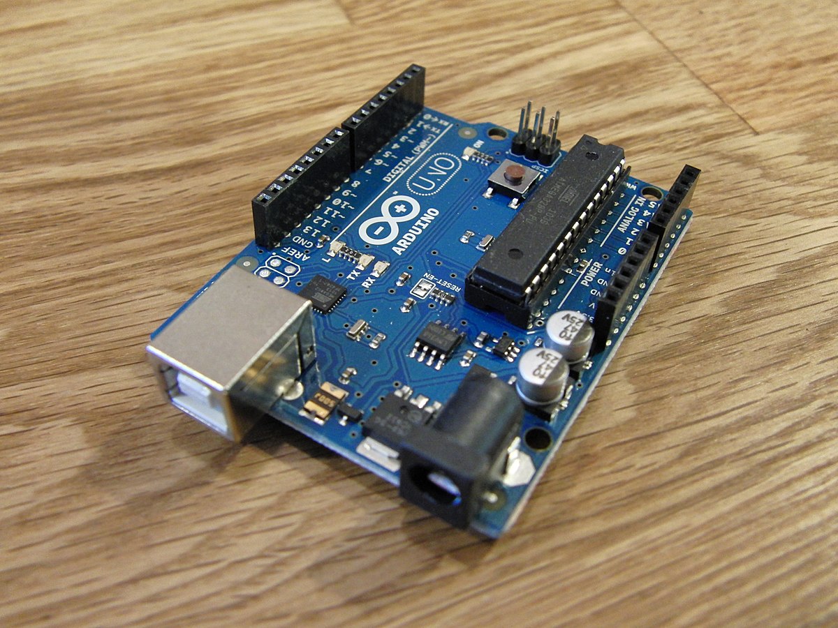Arduino-uno-perspective.jpg