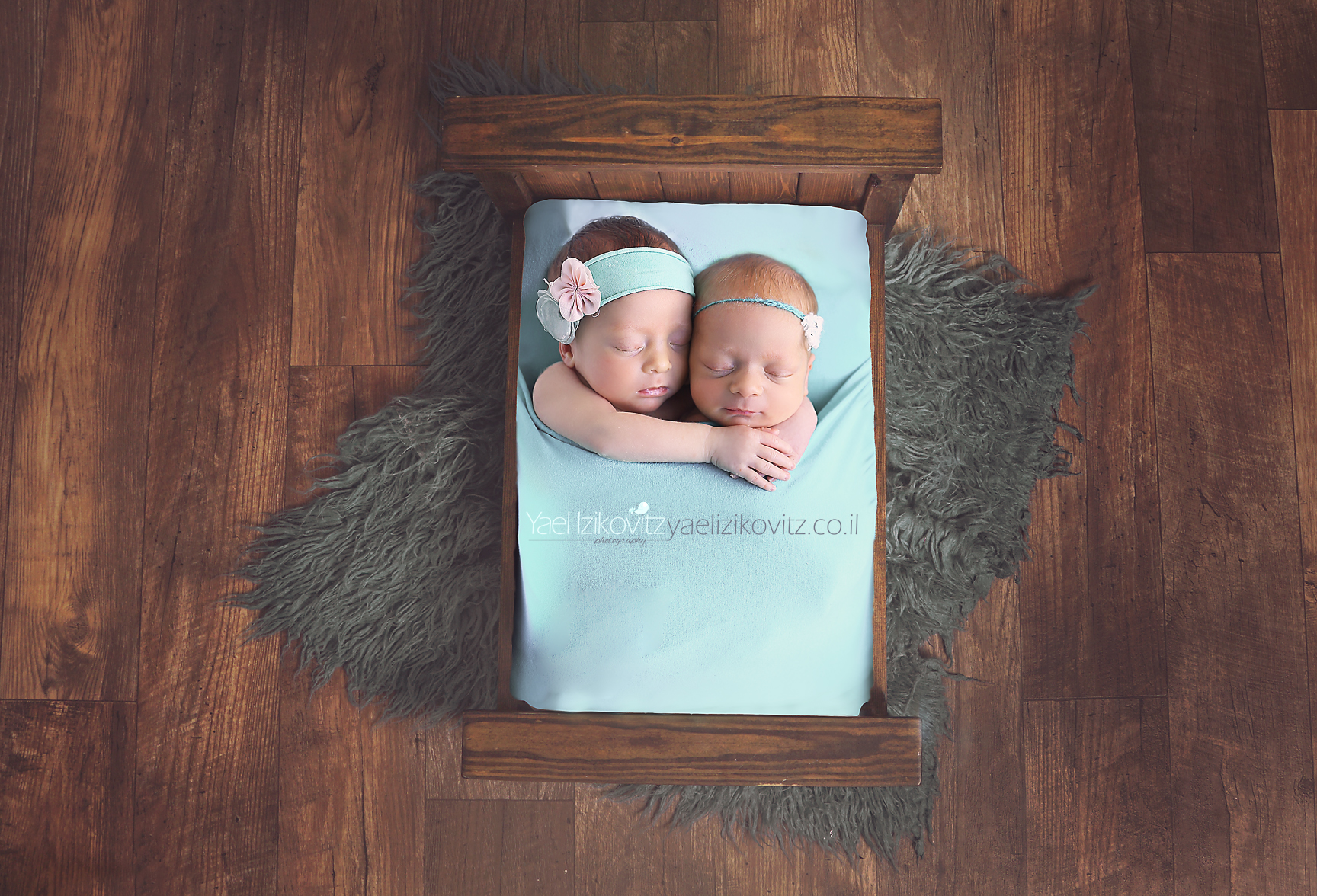 BlueRugBedFromAbove.jpg מוקטן.jpg