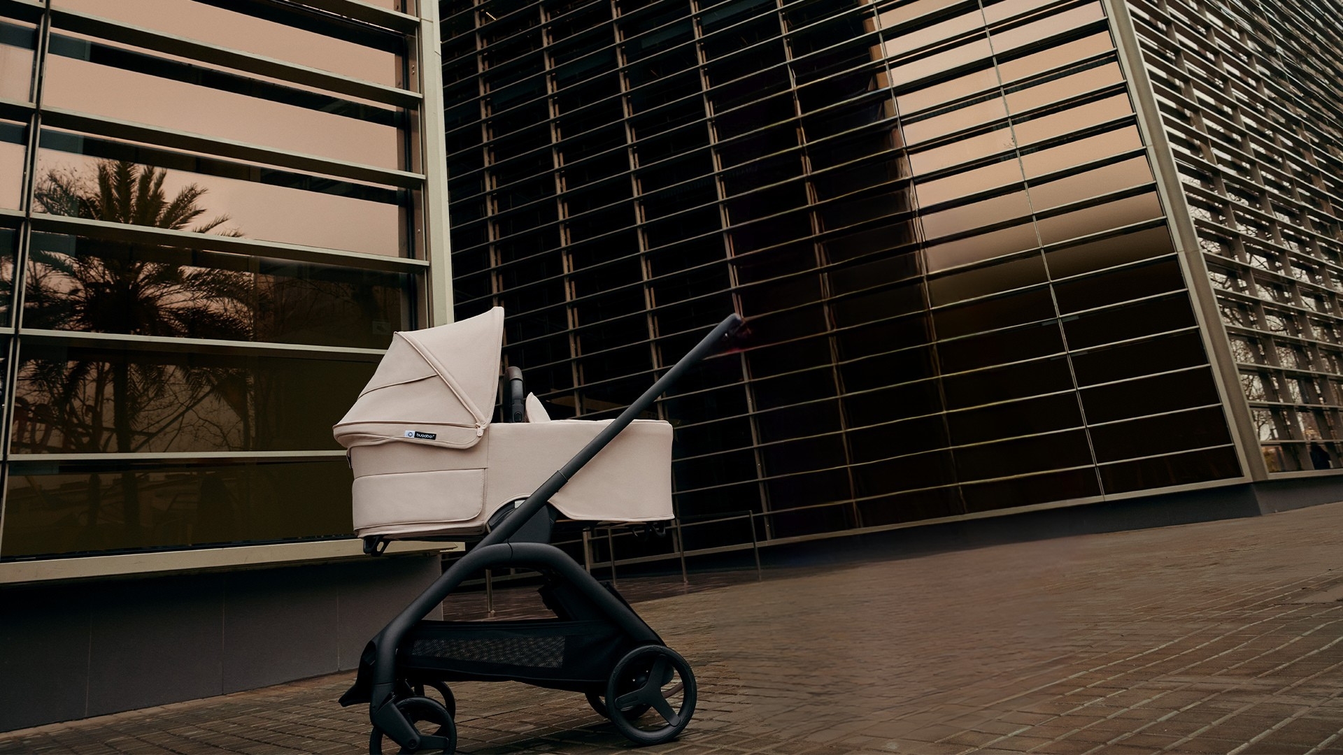 Bugaboo Dragonfly_urban lifestyle.jpg