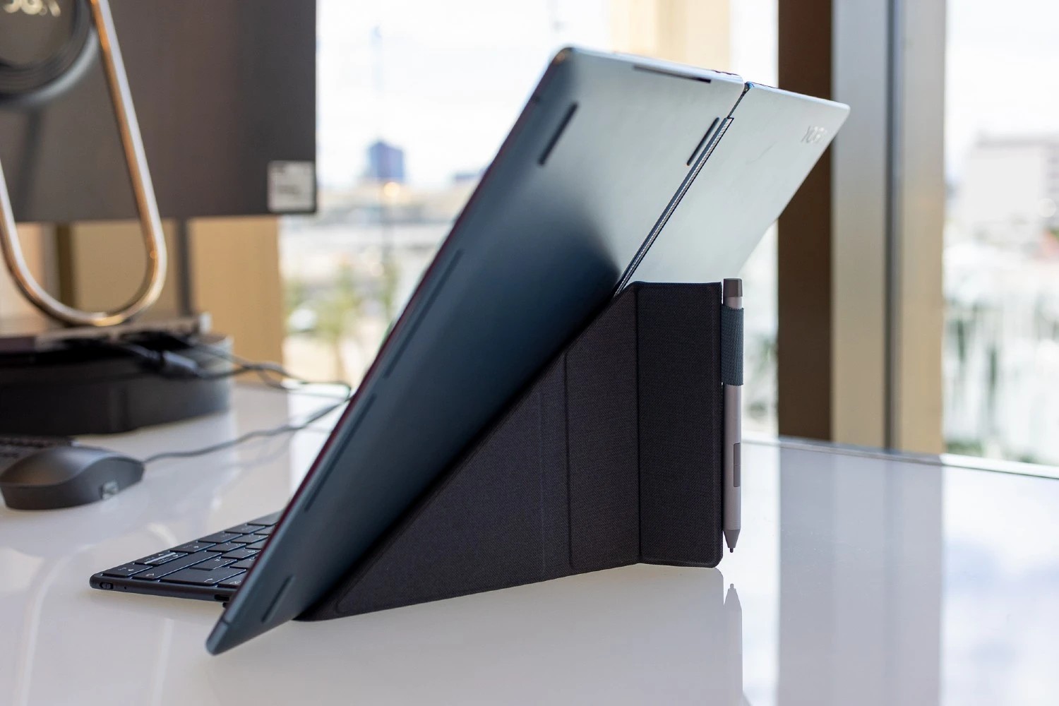 ces-lenovo-yoga-book-9i-17.jpg