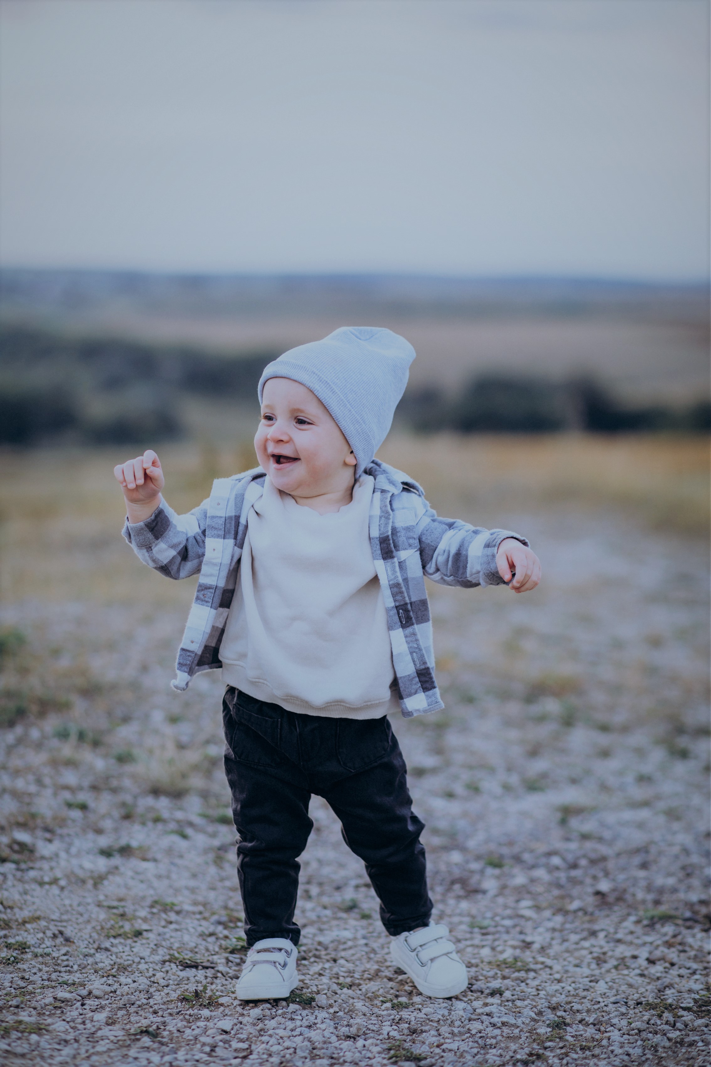 cute-little-boy-having-fun-fieldד.jpg