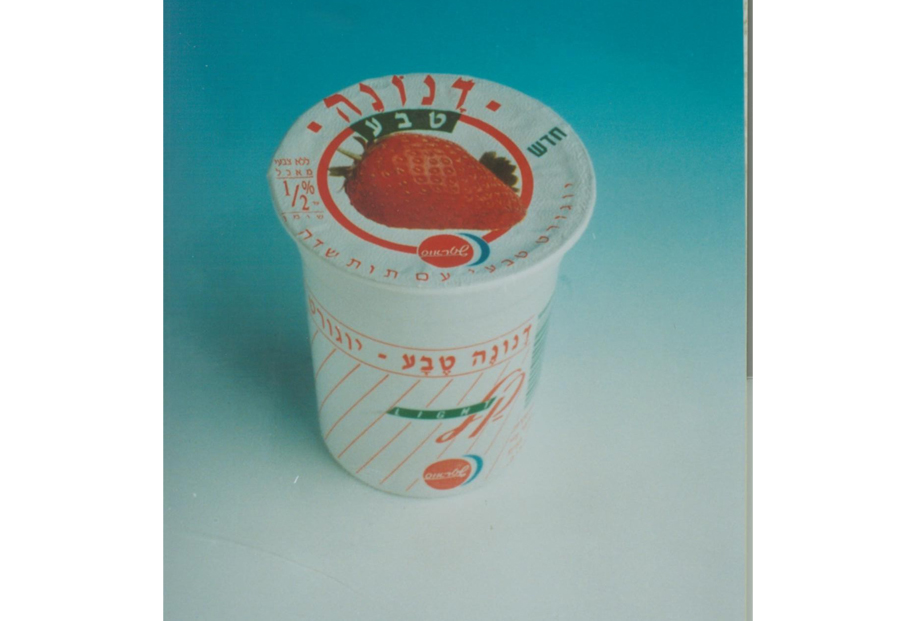 danone_natural_strawberry.jpg
