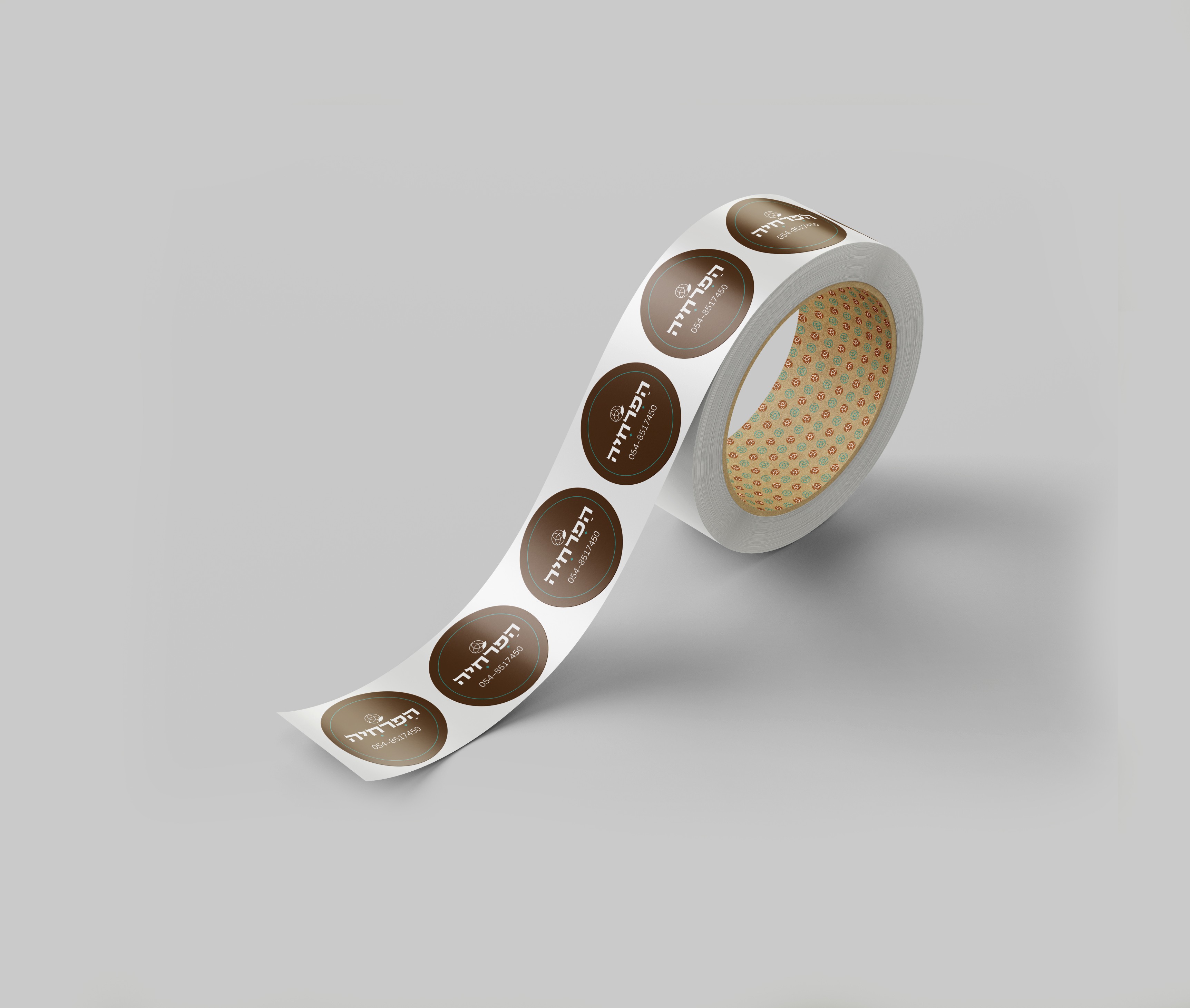Free_Round_Roll_Sticker_Mockup_5 copy [גודל מקורי].jpg