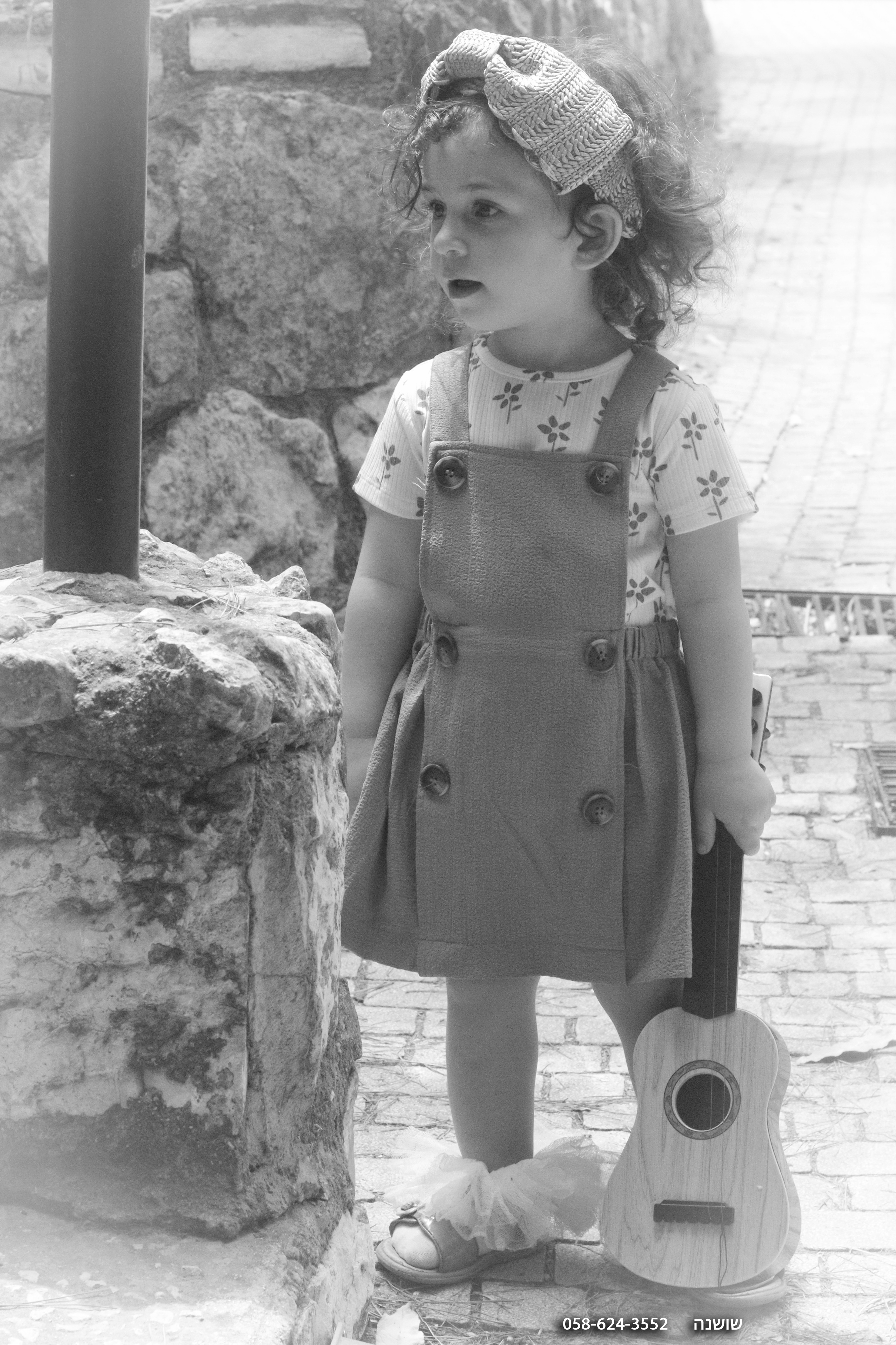 IMG_0597bwcrVחתימה copy.jpg