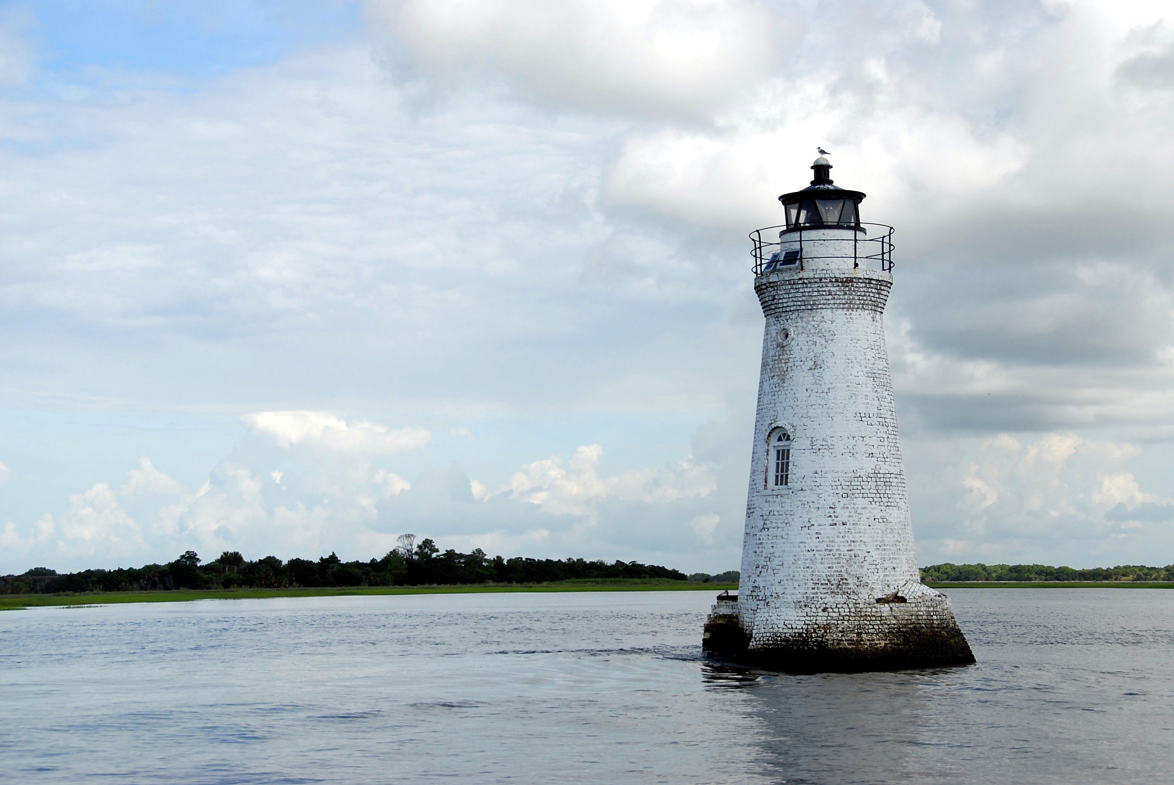 lighthouse-beacon-water-coast-161842.jpeg