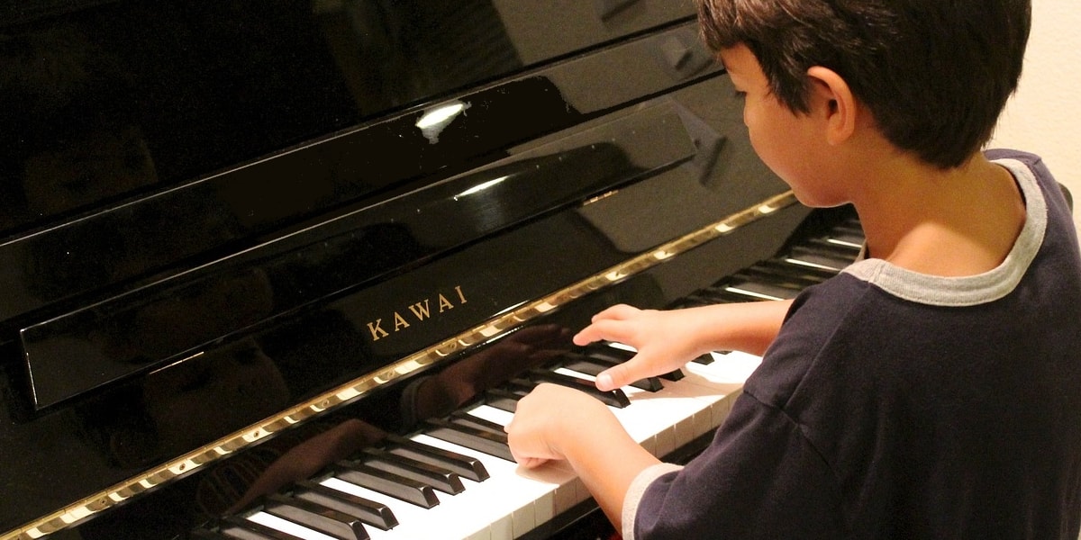 piano_child.jpg