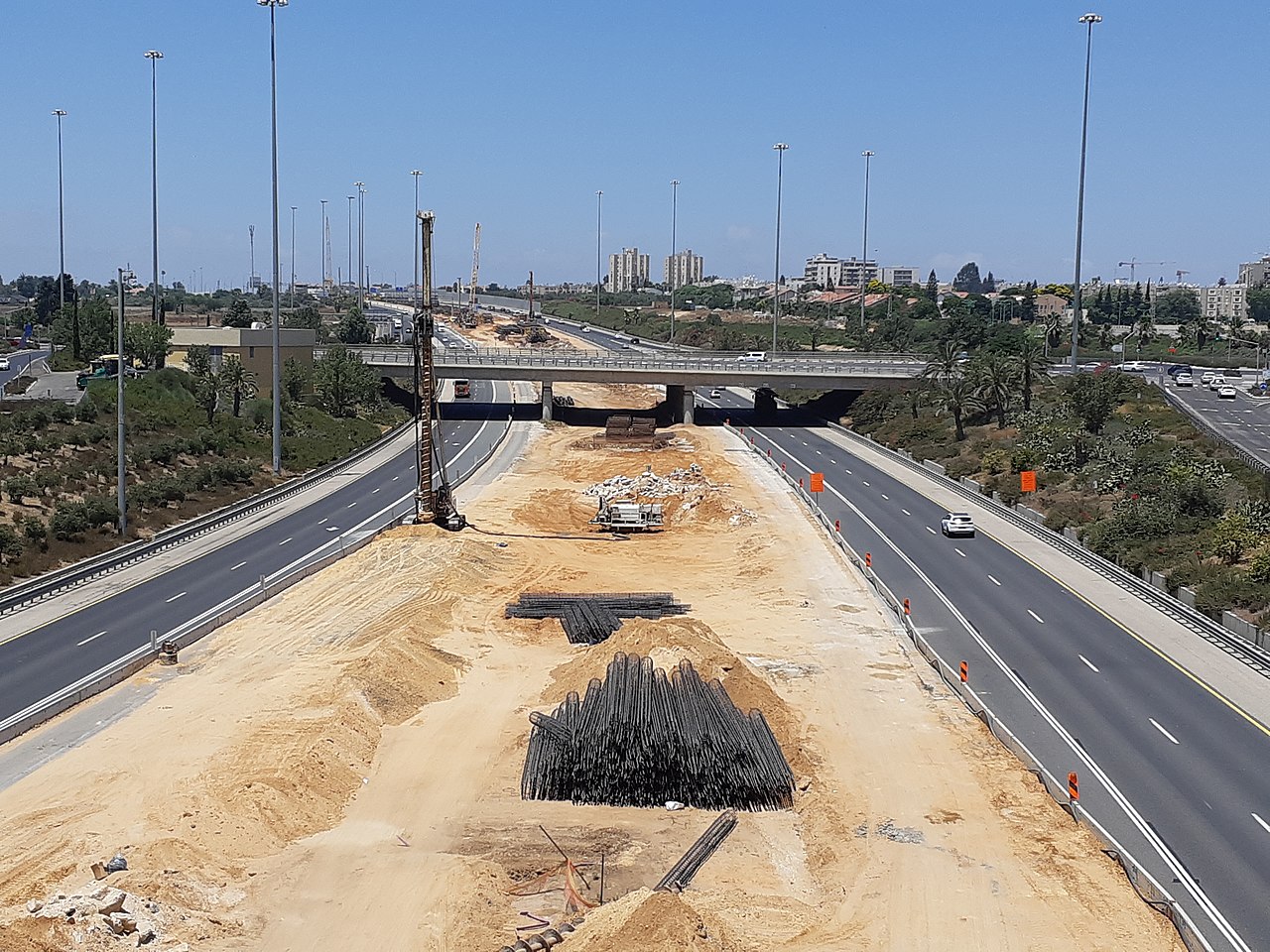 Railroad_431_under_construction_Ramle_Darom_Inter_view_to_west.jpg