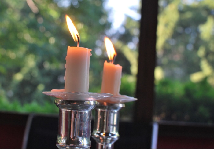 Shabbat-candles.jpg