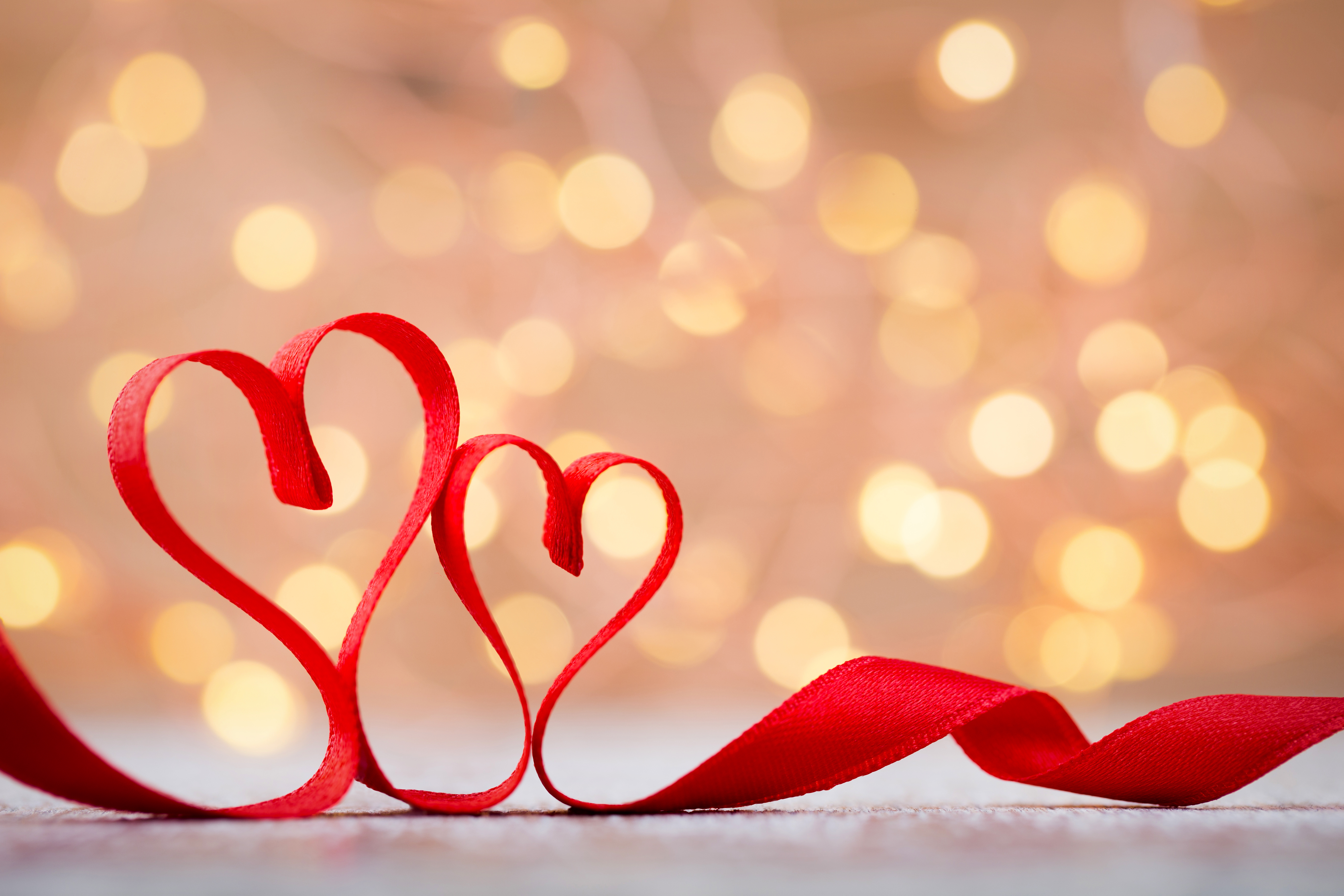 shutterstock אהבה זוגיות נישואין לבבות 565624873.jpg