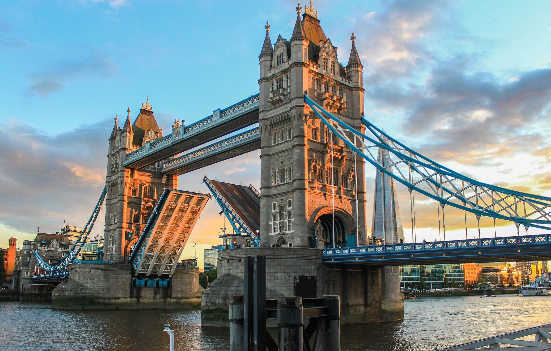 tower-bridge-980961_1920.jpg