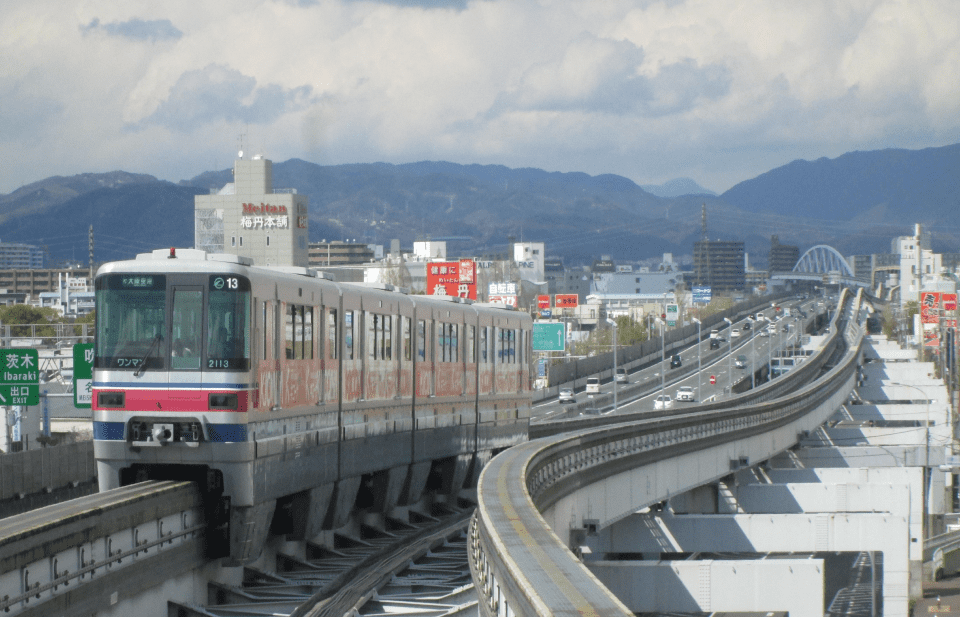 train-street-8084948_960_720 2 (3) (1).png