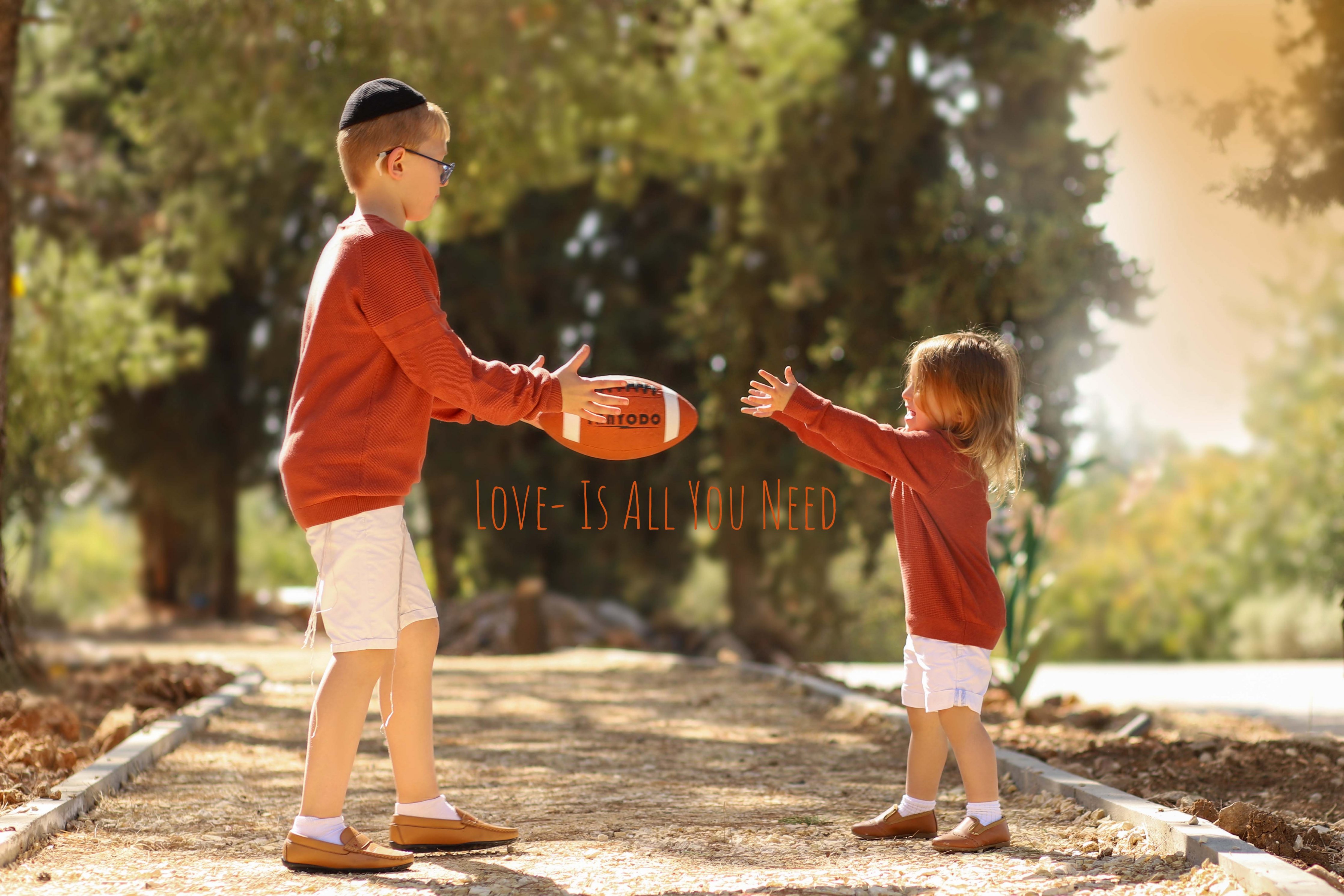 אהבה זה מה שצריך.jpg