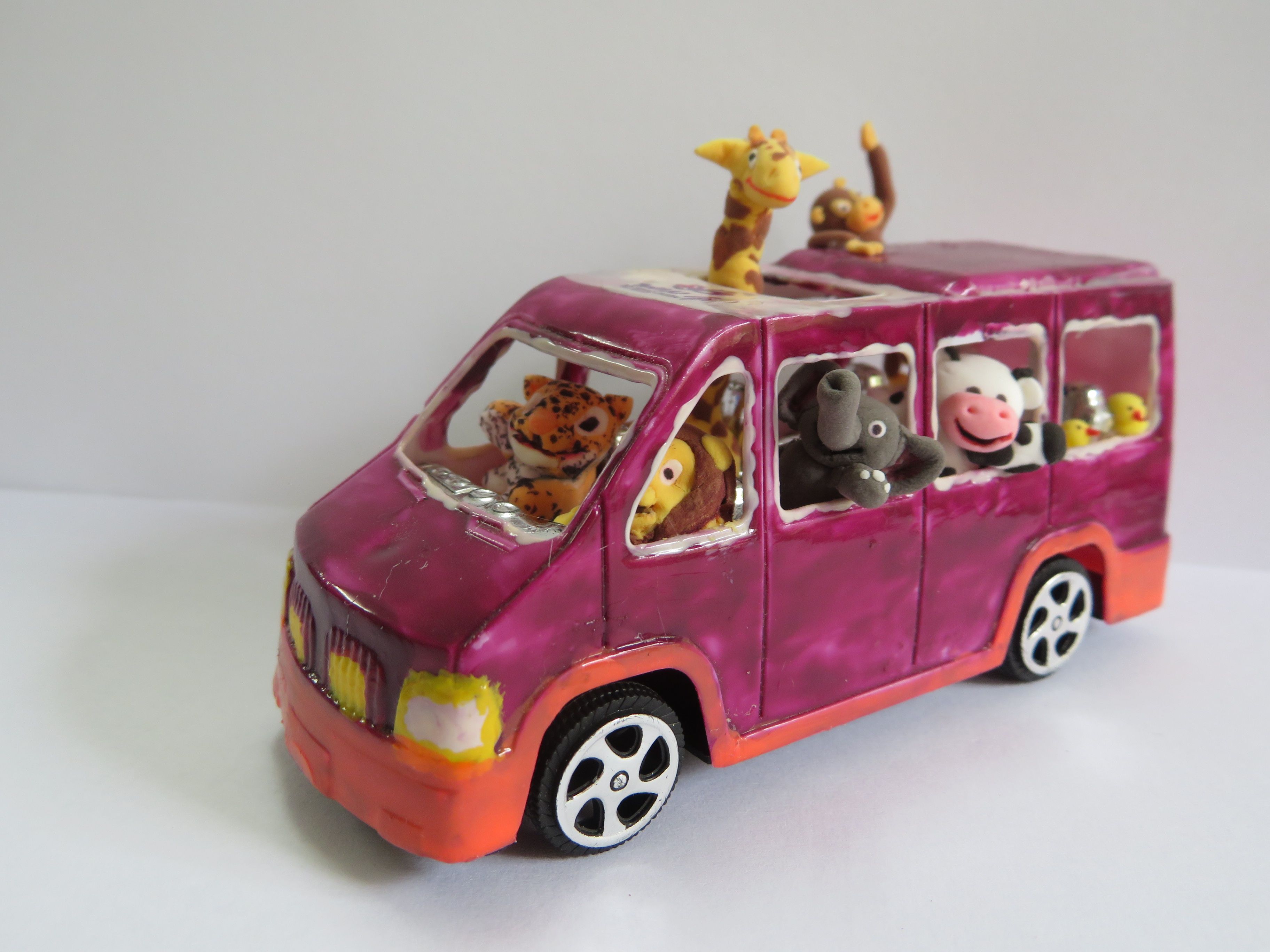 אוטובוס עם חיות.JPG