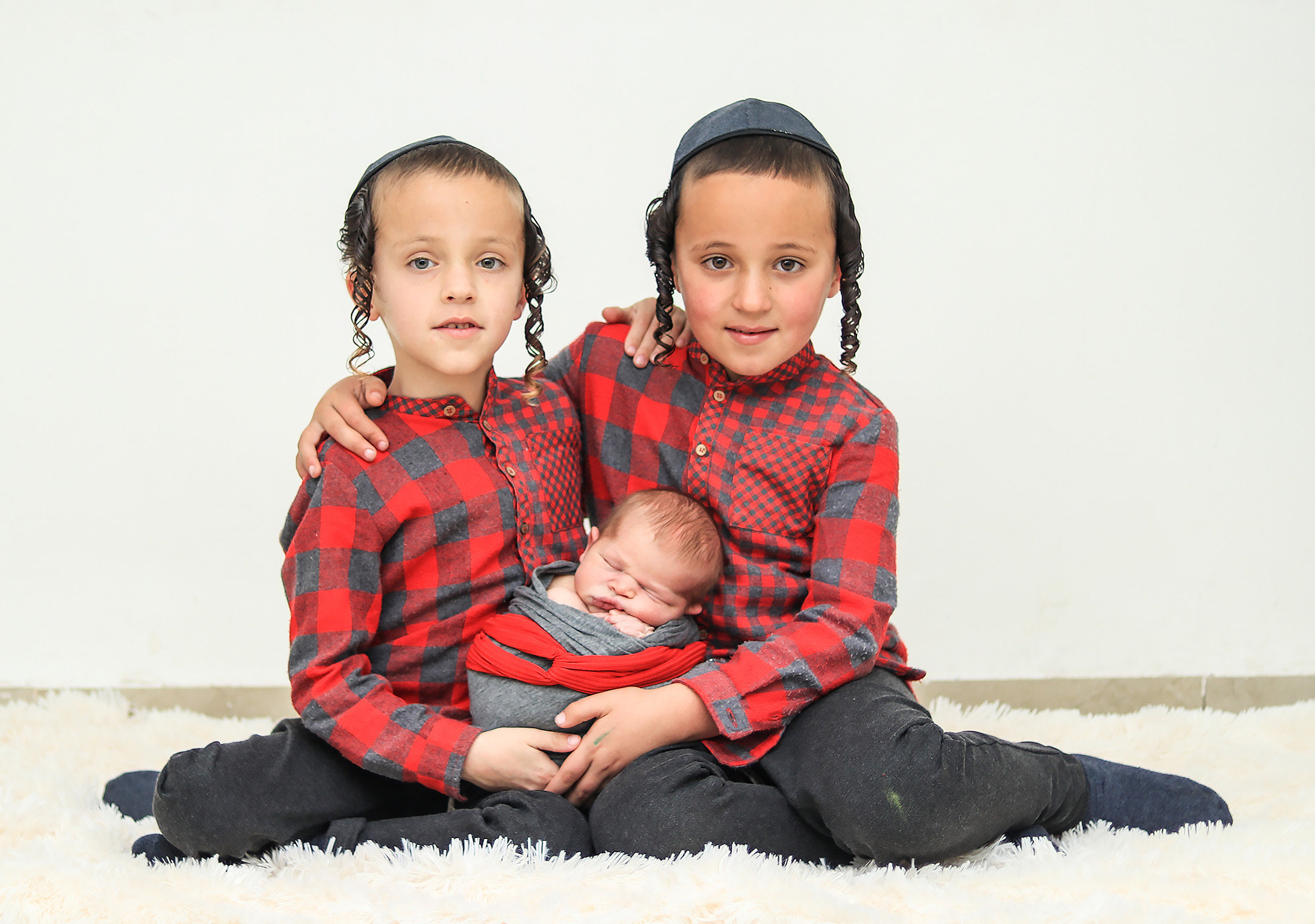 אליהו עם האחים (4).jpg