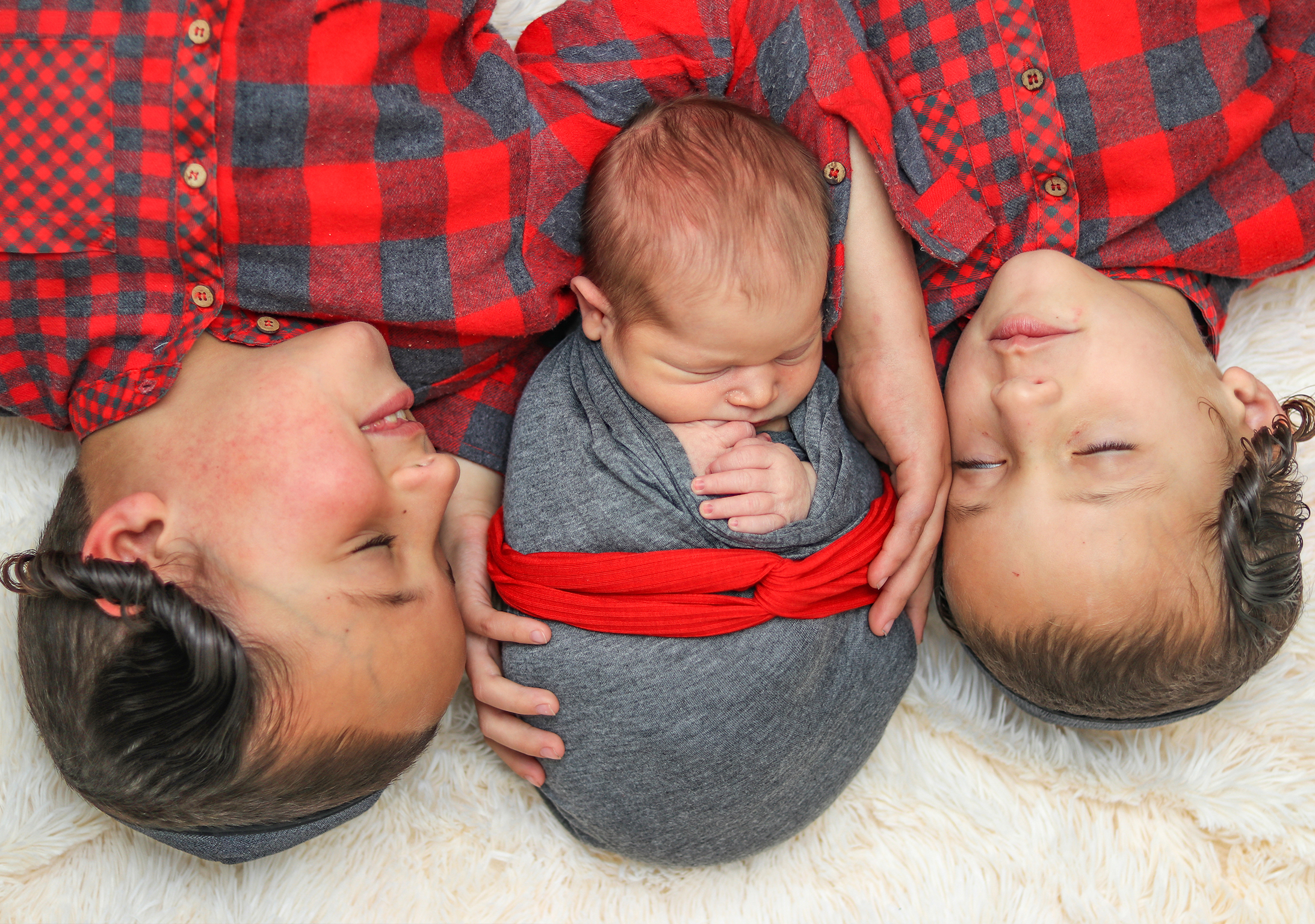 אליהו עם האחים (5).jpg