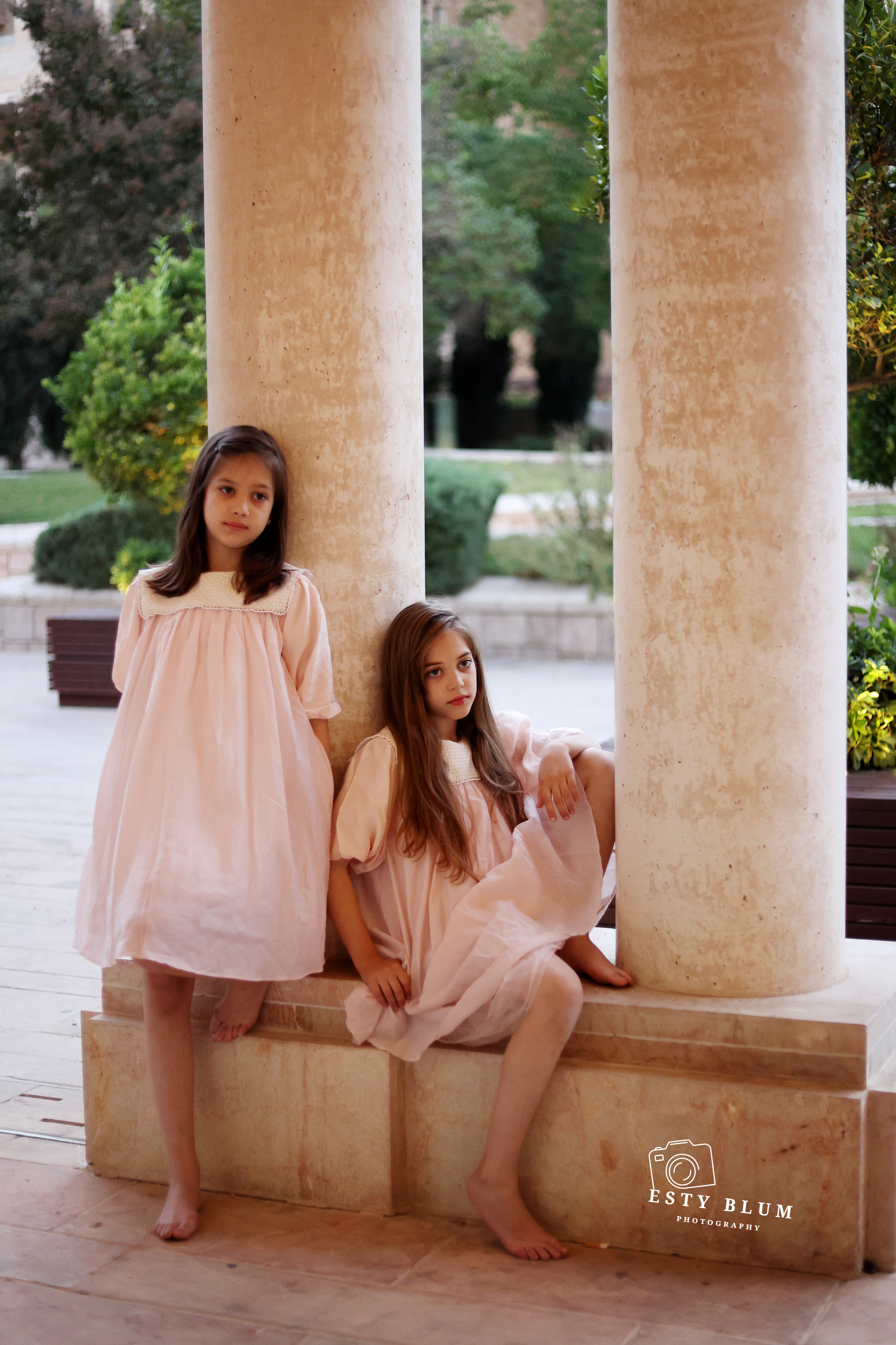 אסתי בלום צילומי חוץ (A712) - אחיות