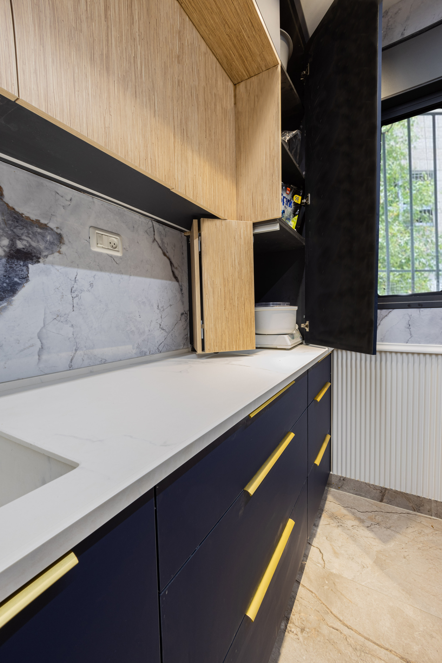 ארון מיקסר על השיש