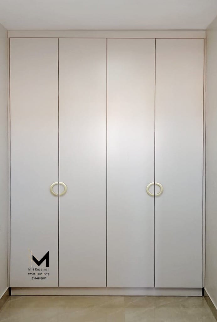 ארון קלאסי ואלגנטי.jpeg