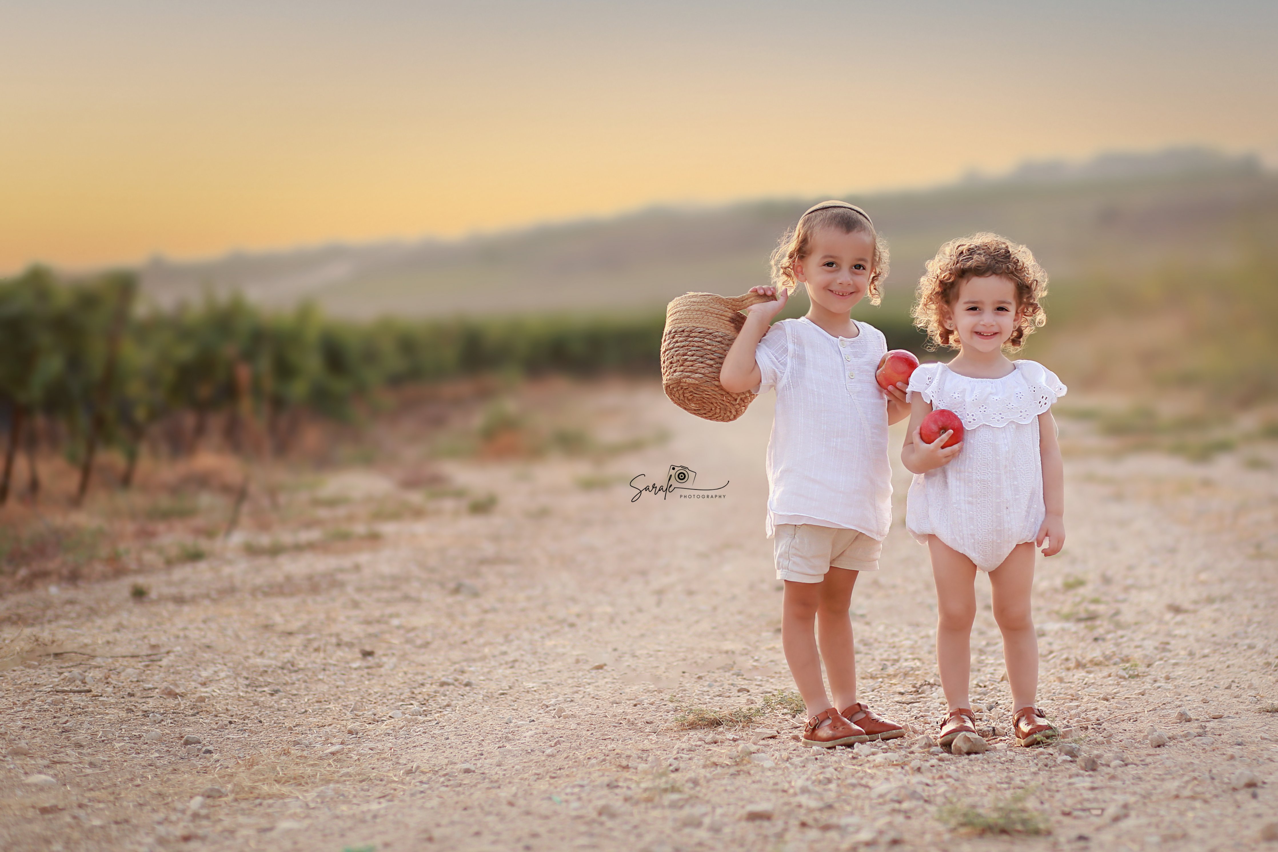 ביחד עומדים עם תפוחים copyלוגו.jpg