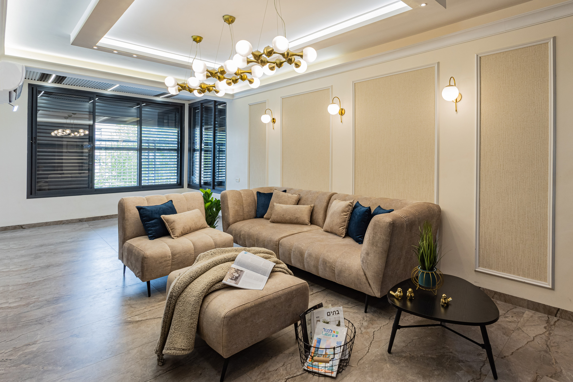 בסוף הסלון גג נשלף לסוכות -מלייסטים