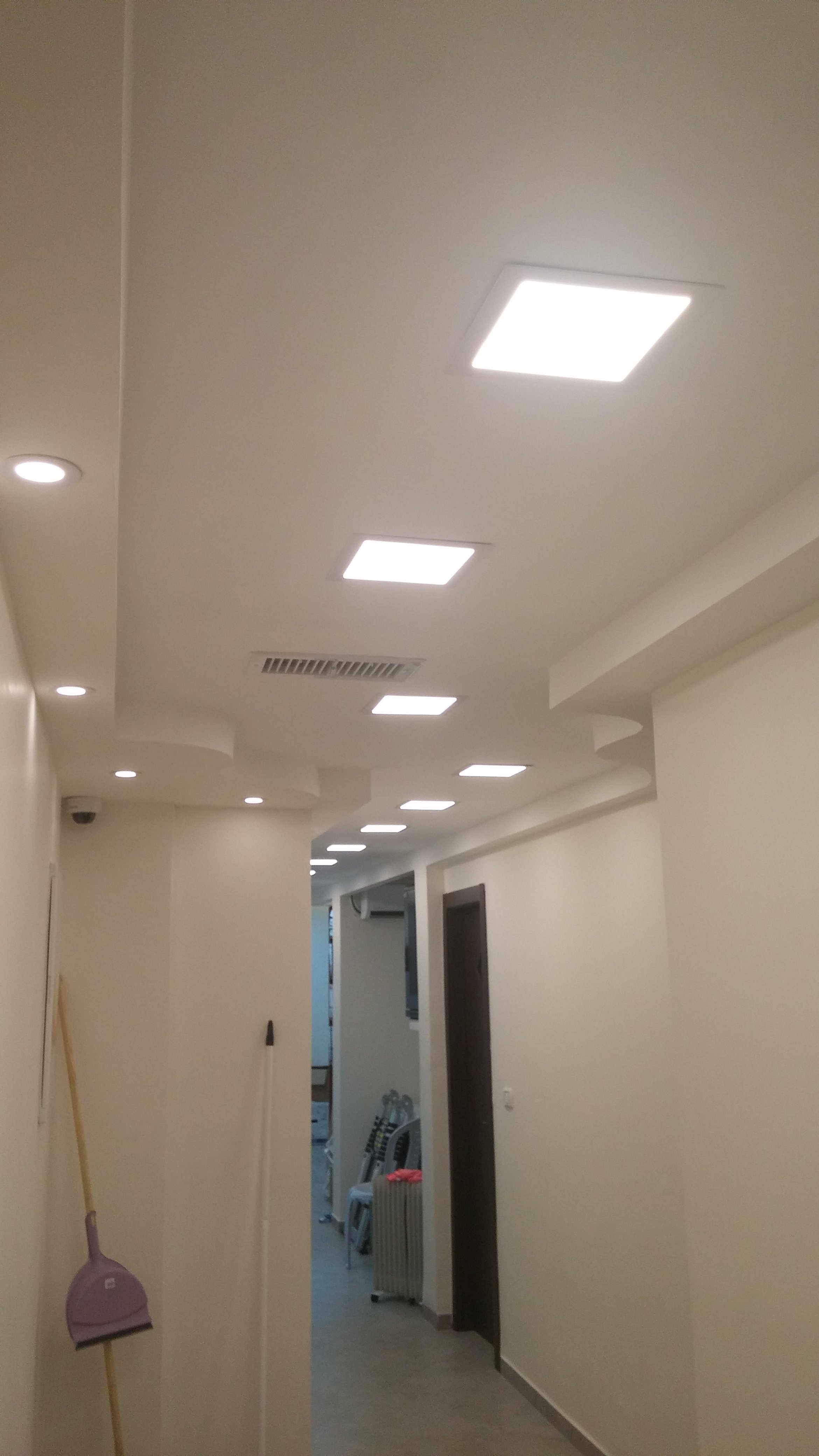 גבס במסדרון