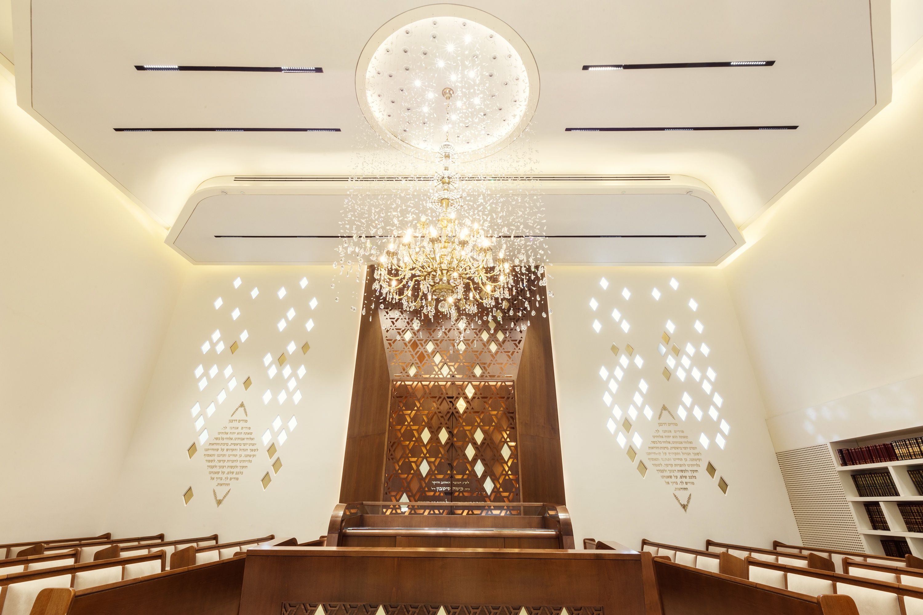 גומל חסד (16)מוקטן.jpg