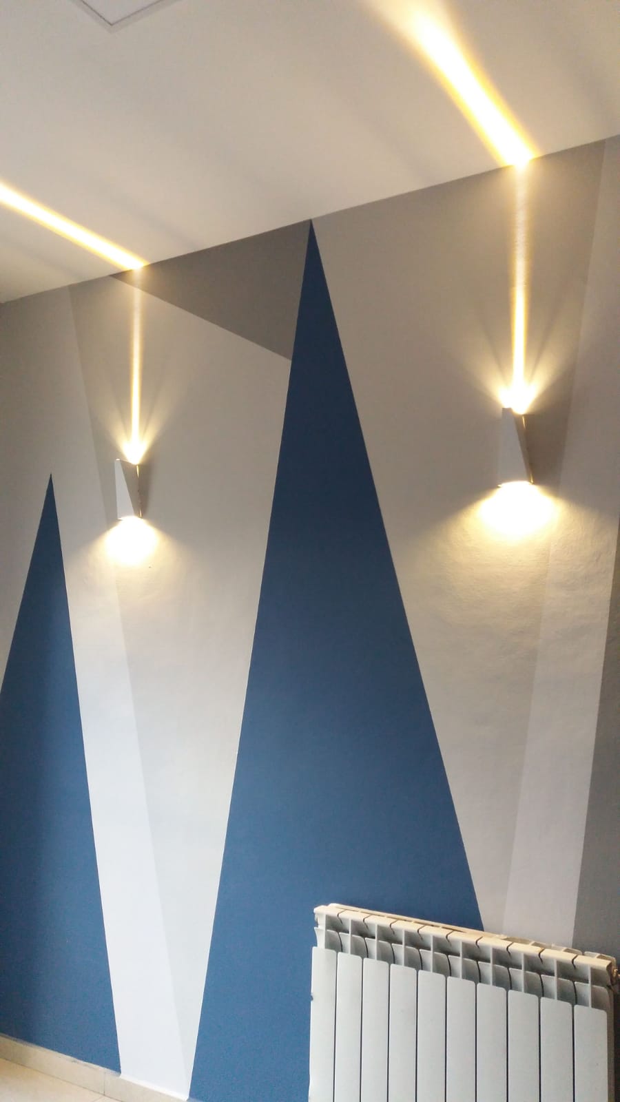 גם הקירות קיבלו צבע צורה - כל חדר והייחודיות שלו, לבחור/הדייר המיוחד שלו