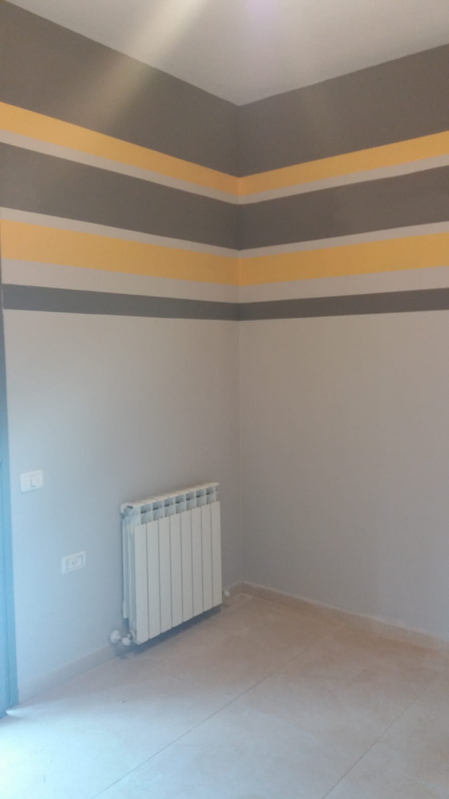 גם הקירות קיבלו צבע צורה - כל חדר והייחודיות שלו, לבחור/הדייר המיוחד שלו