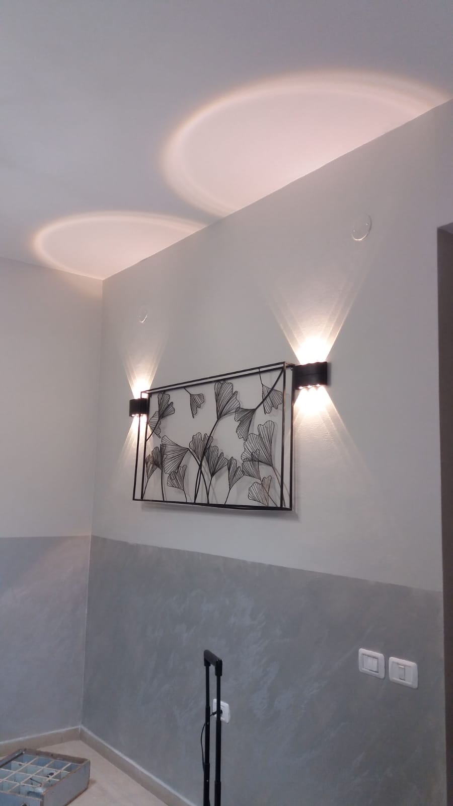 גם הקירות קיבלו צבע צורה - כל חדר והייחודיות שלו, לבחור/הדייר המיוחד שלו