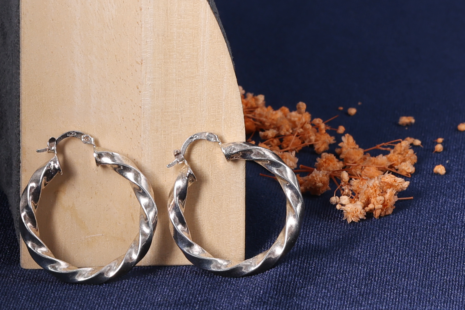 דבורי הרשלר 0527143082 לצפיה בלבד (1).jpg