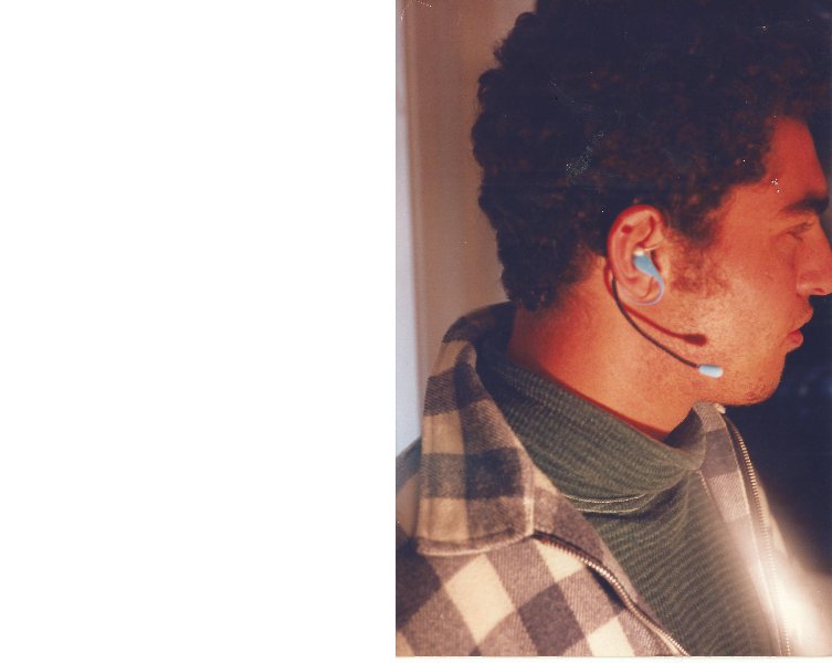 האוזניה 

היה עלינו לעצב טלפון בשיטת חיוג חדשה שלא קיימת....
הקונספט היה מבוסס על שפת הסימנים של החרשים
והוליד טלפון שמחיגים בו ע"י הנפת אצבעות בא