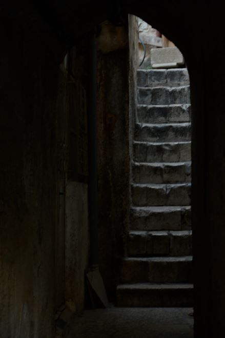 האור בחצי המדרגות.JPG