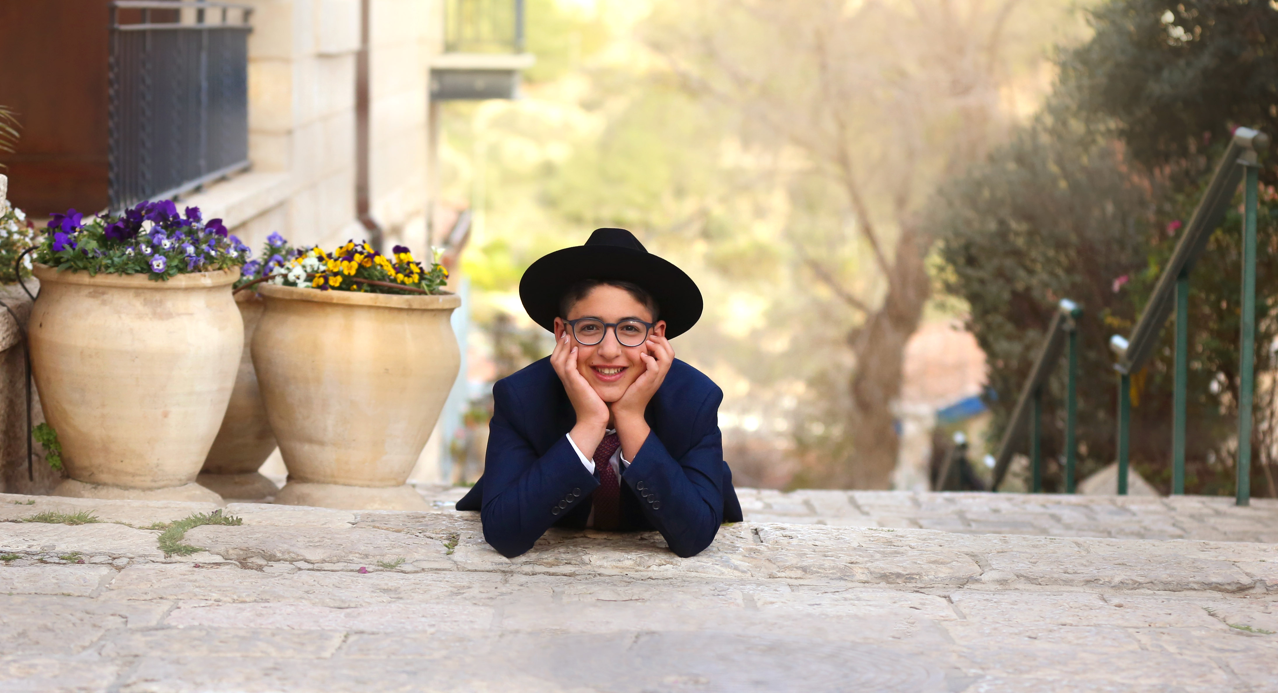 הידיים על הסנטר.jpg