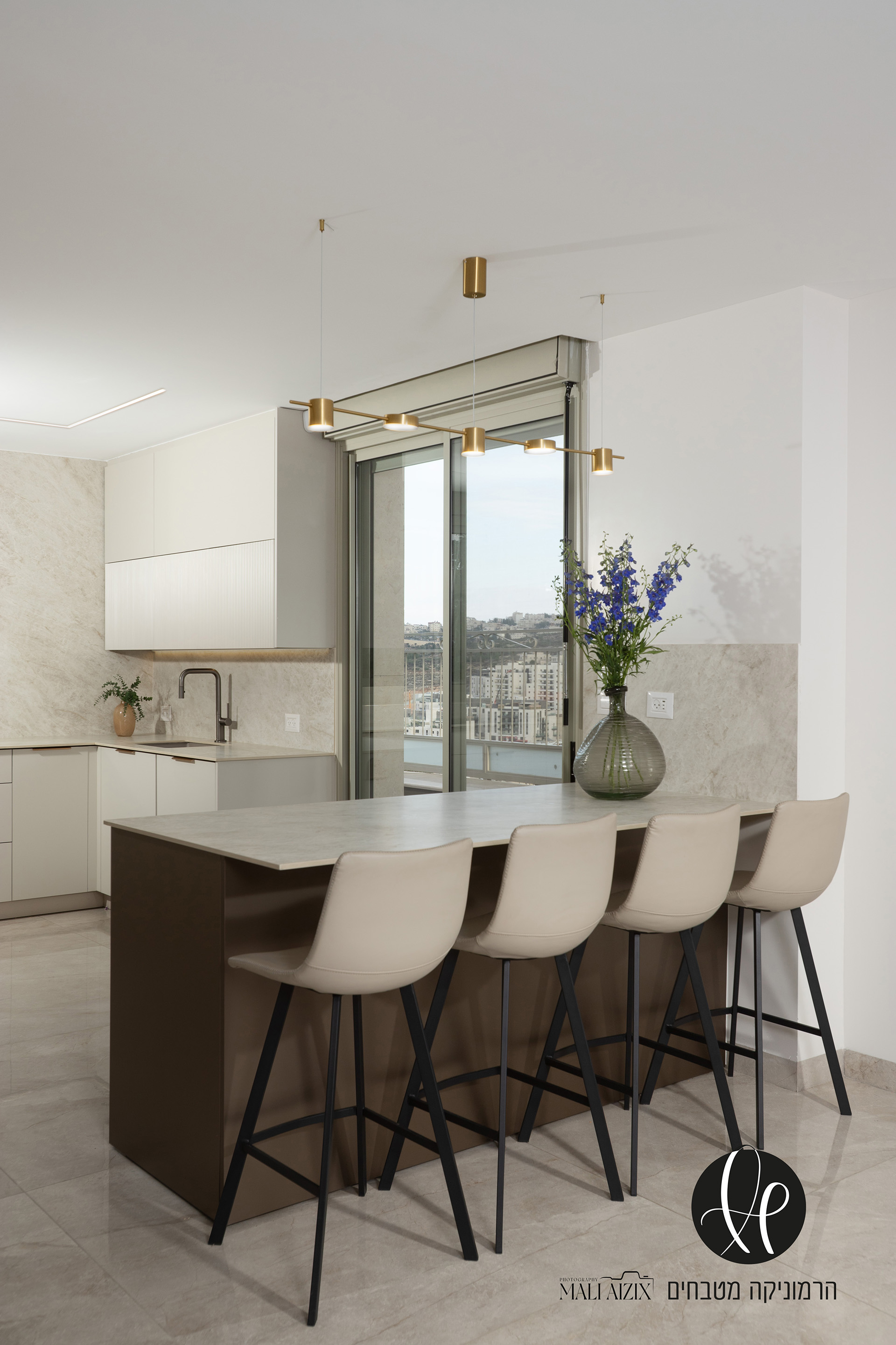 המטבח המרחבי- הרמוניקה מטבחים  (1).jpg