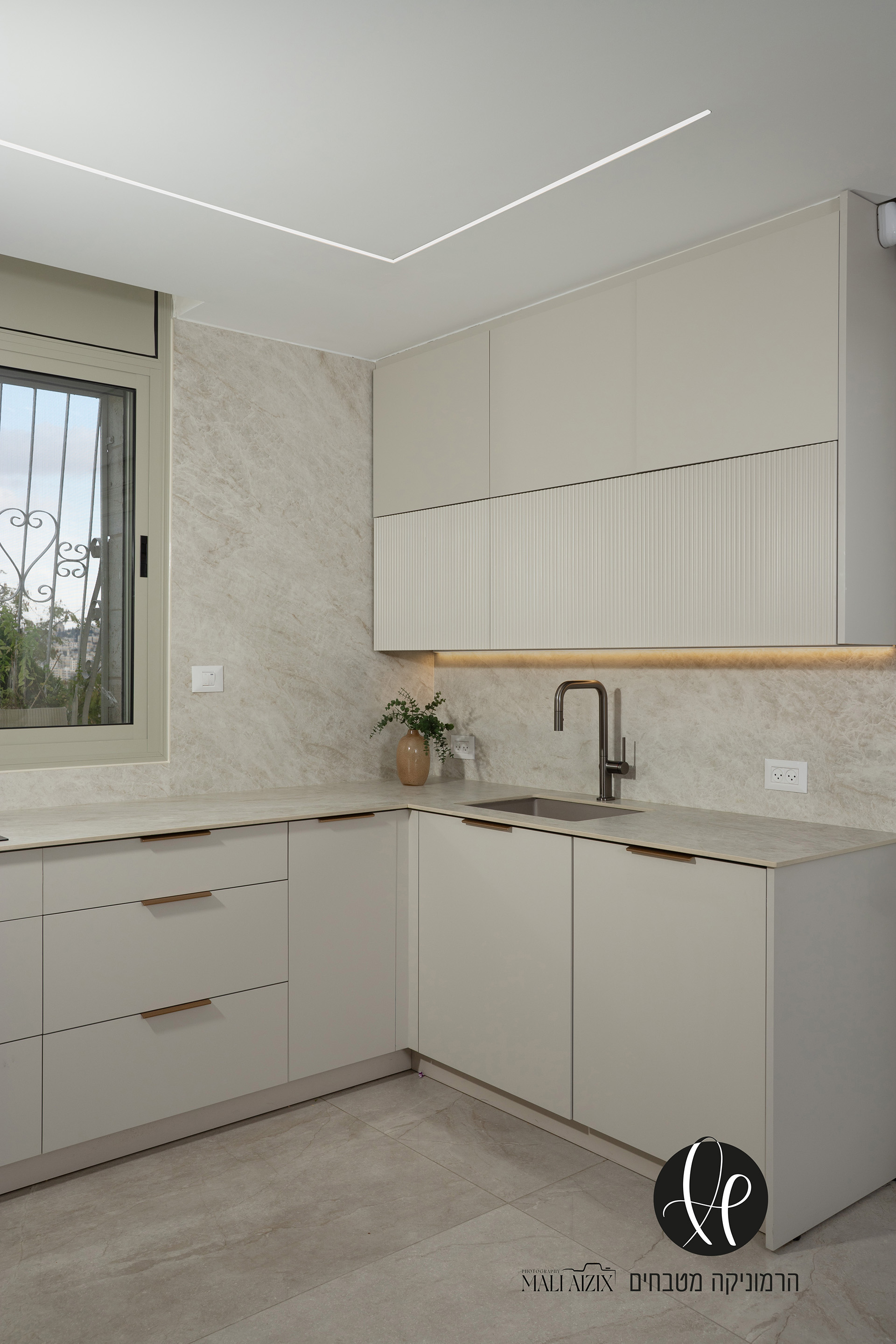 המטבח המרחבי- הרמוניקה מטבחים  (2).jpg