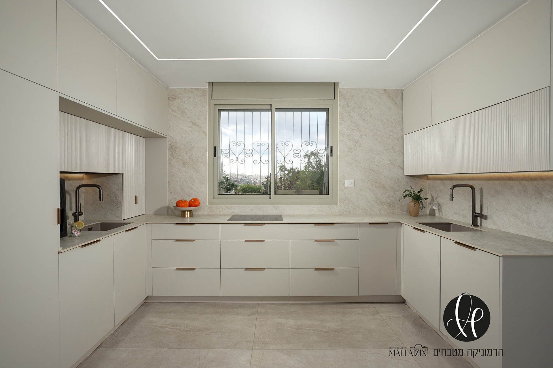 המטבח המרחבי- הרמוניקה מטבחים  (3).jpg