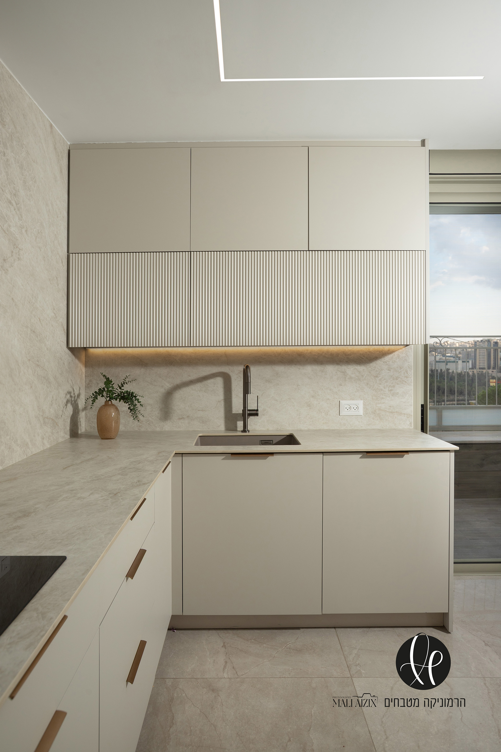 המטבח המרחבי- הרמוניקה מטבחים  (9).jpg