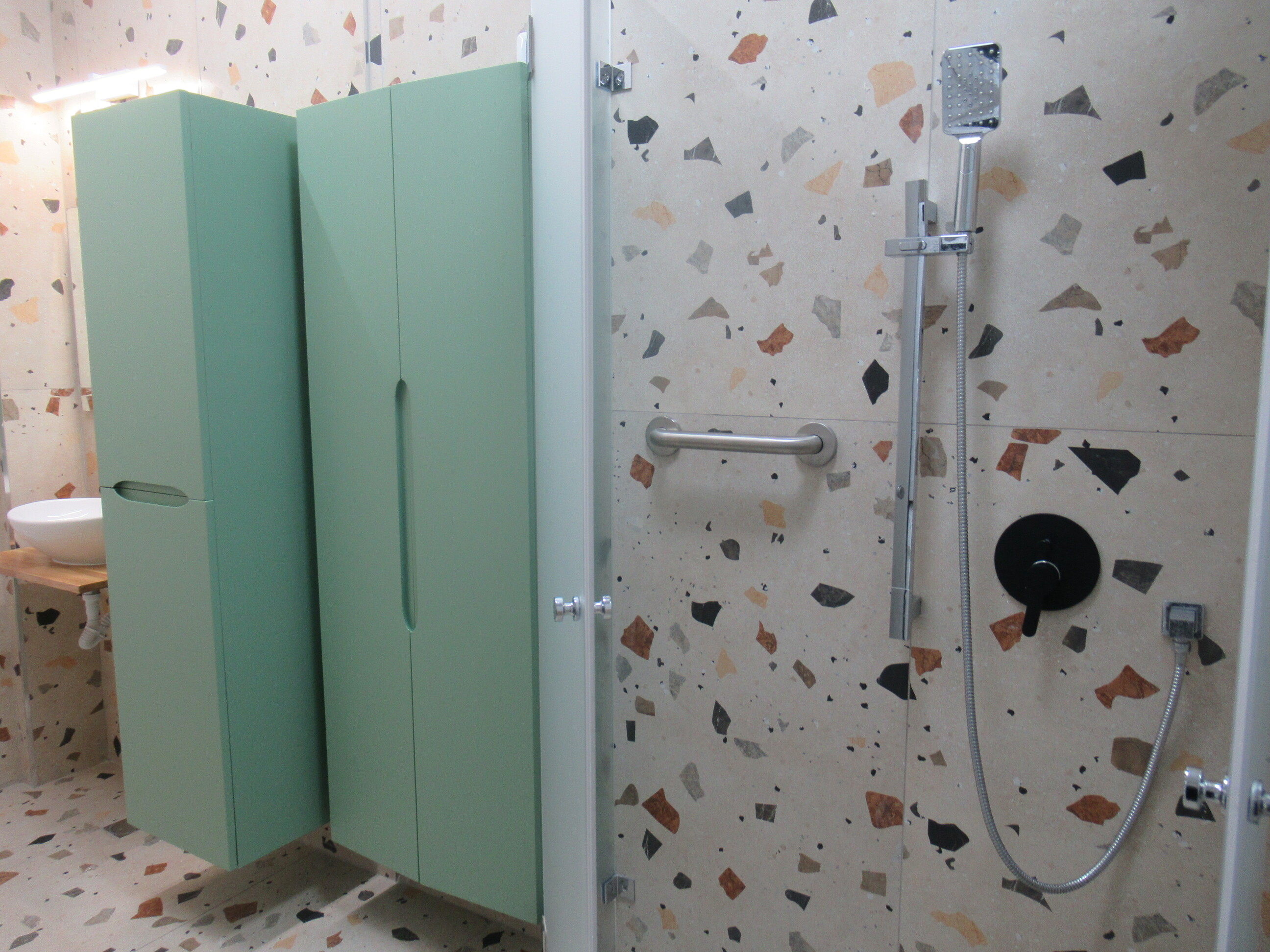 המקלחון מבפנים